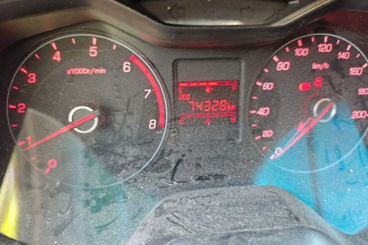 Used Baojun 310 2016 1.2L manual Comfort trim level Odometer Close Up