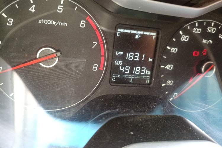 Used Baojun 310 2016 1.2L Manual Fashionable Edition Odometer Close Up