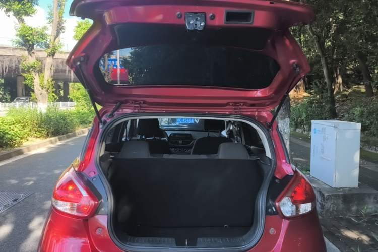 Used Baojun 310 2016 1.2L manual Comfort trim level Trunk