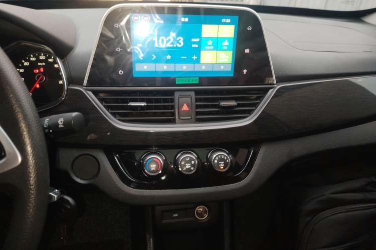 Used Baojun 310 2016 1.2L Manual Luxury Model Audio And AC Panel