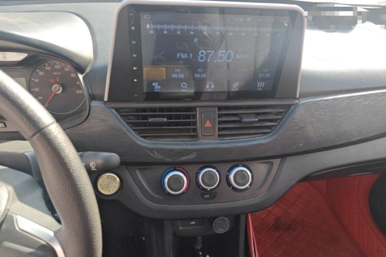 Used Baojun 310 2016 1.2L manual Comfort trim level Audio And AC Panel