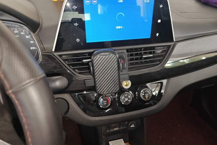 Used Baojun 310 2016 1.2L Manual Luxury Model Audio And AC Panel