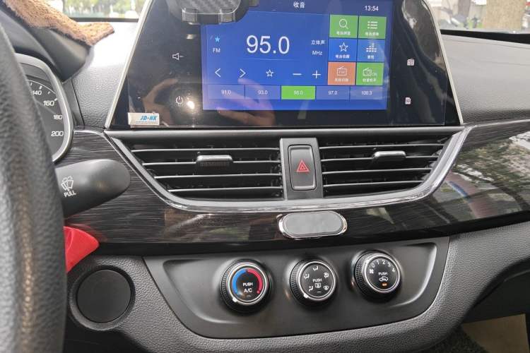 Used Baojun 310 2016 1.2L Manual Fashionable Edition Audio And AC Panel
