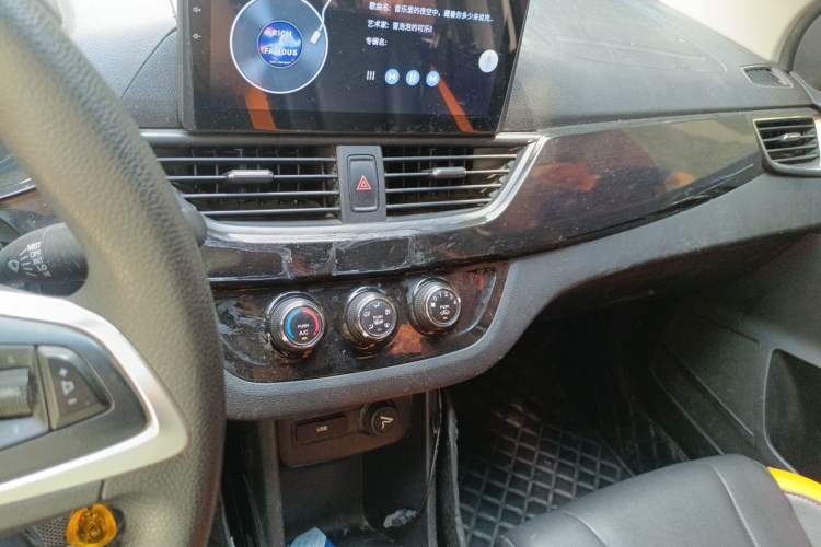 Used Baojun 310 2016 1.2L Manual Luxury Model Audio And AC Panel