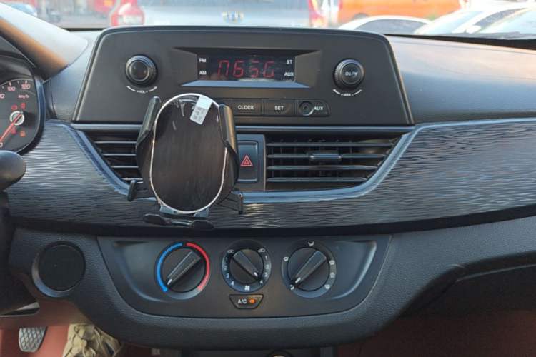 Used Baojun 310 2016 1.2L Manual Value Edition Audio And AC Panel