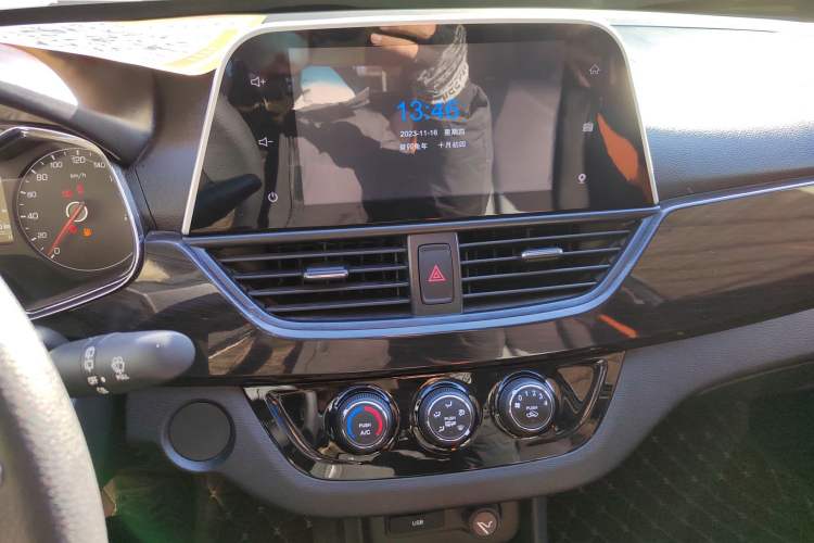 Used Baojun 310 2016 1.2L Manual Luxury Model Audio And AC Panel