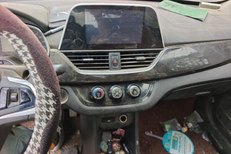 Used Baojun 310 2016 1.2L Manual Luxury Model Audio And AC Panel