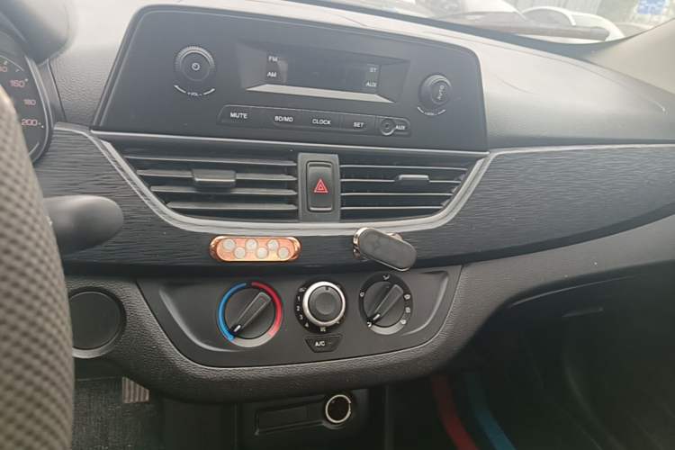 Used Baojun 310 2016 1.2L Manual Value Edition Audio And AC Panel