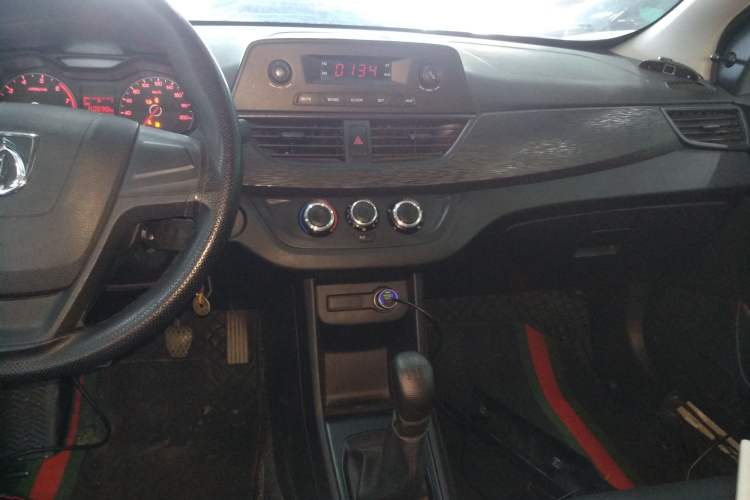 Used Baojun 310 2016 1.2L Manual Value Edition Audio And AC Panel