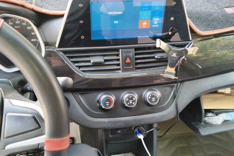 Used Baojun 310 2016 1.2L Manual Fashionable Edition Audio And AC Panel