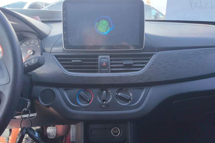 Used Baojun 310 2016 1.2L Manual Value Edition Audio And AC Panel
