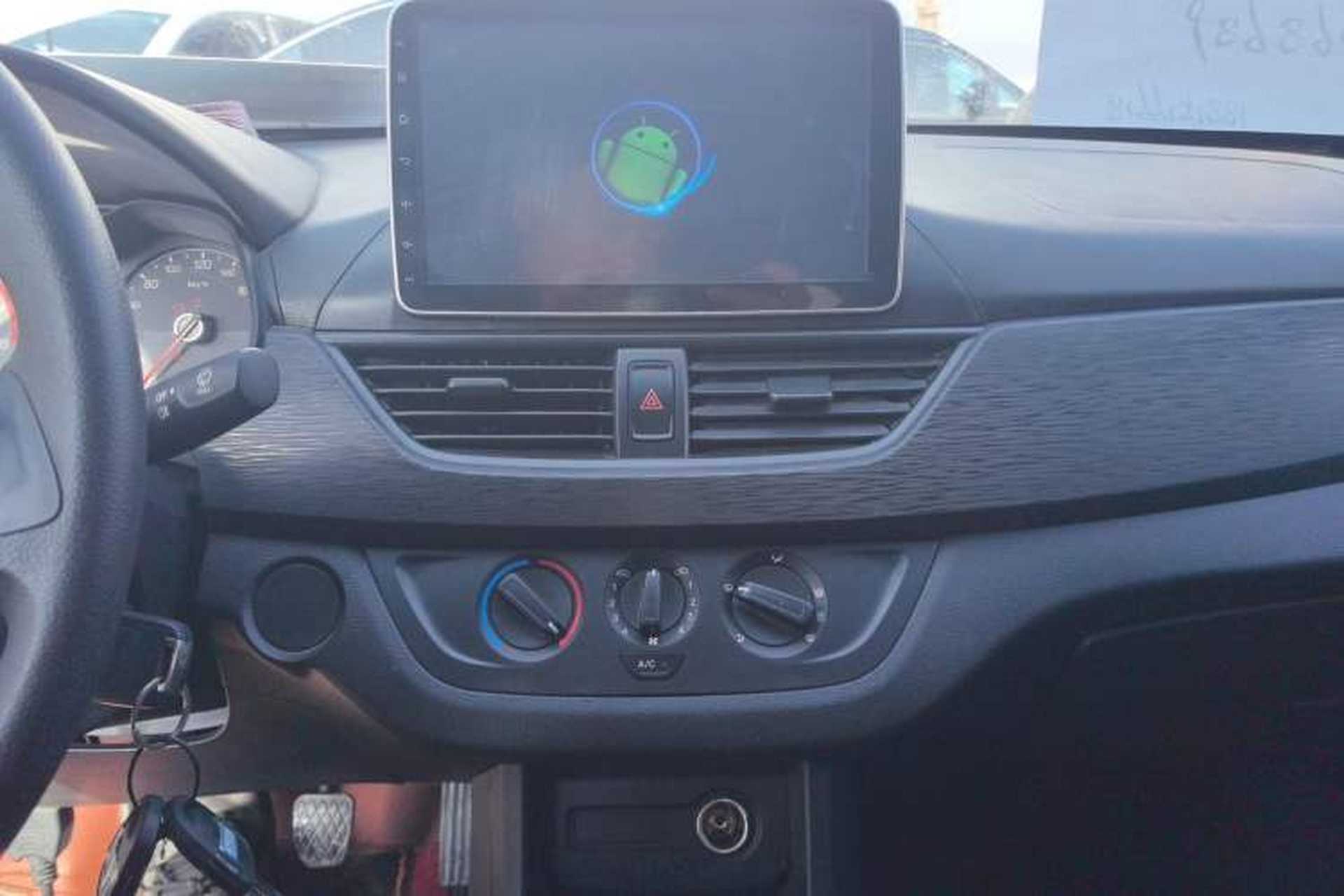 Used Baojun 310 2016 1.2L Manual Value Edition Audio And AC Panel