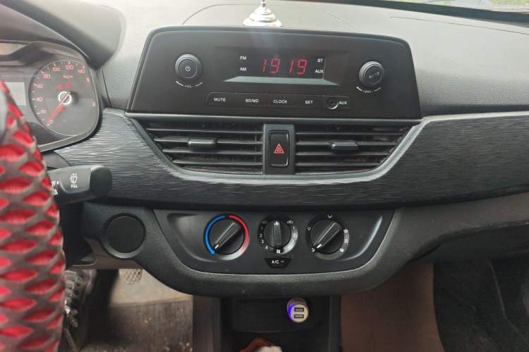 Used Baojun 310 2016 1.2L Manual Value Edition Audio And AC Panel