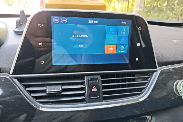 Used Baojun 310 2016 1.2L Manual Luxury Model Audio And AC Panel