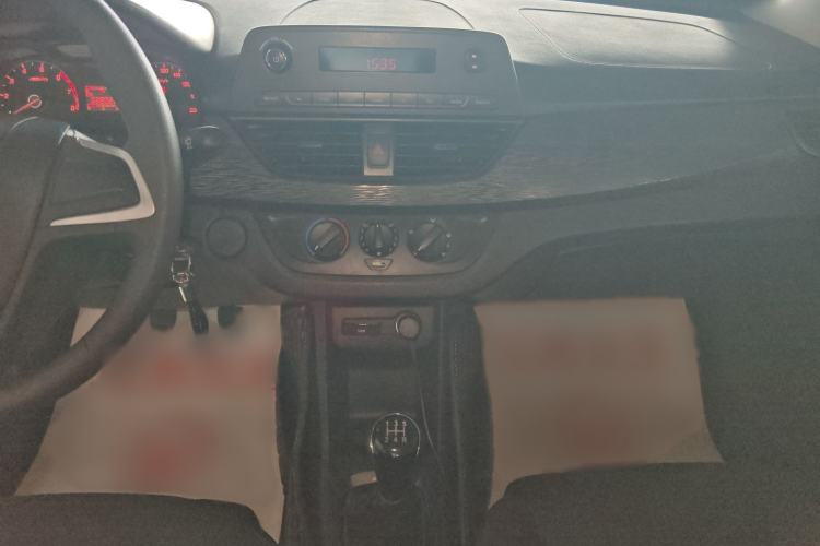 Used Baojun 310 2016 1.2L manual Comfort trim level Audio And AC Panel