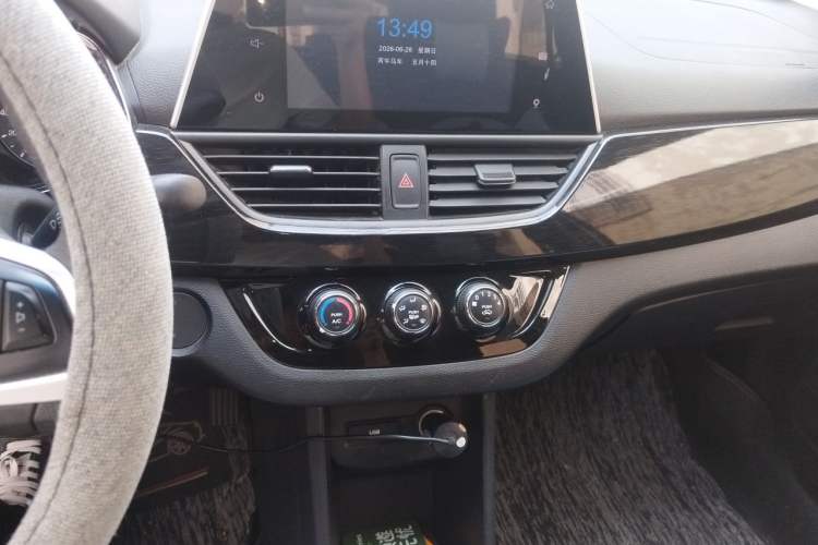 Used Baojun 310 2016 1.2L Manual Luxury Model Audio And AC Panel