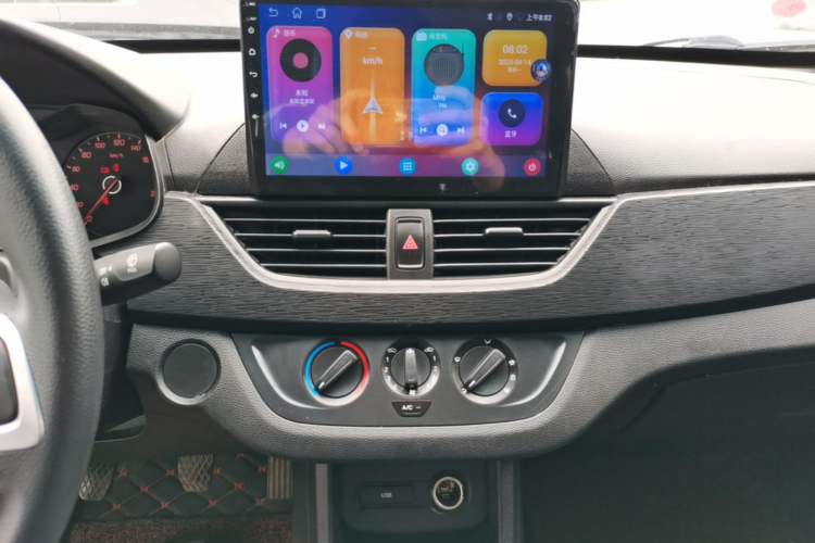 Used Baojun 310 2016 1.2L manual Comfort trim level Audio And AC Panel
