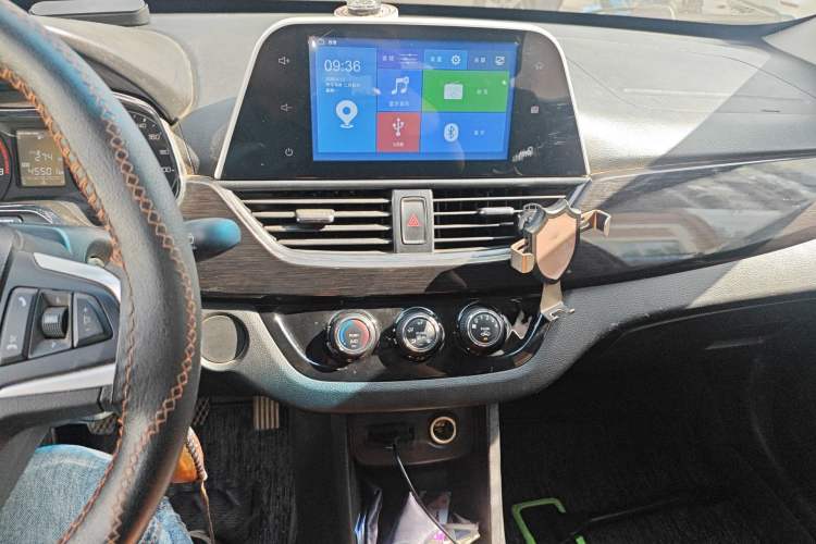 Used Baojun 310 2016 1.2L Manual Luxury Model Audio And AC Panel