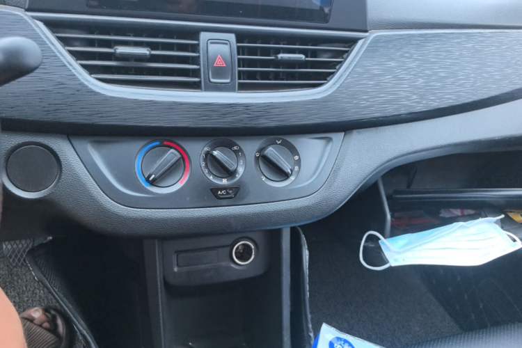 Used Baojun 310 2016 1.2L Manual Value Edition Audio And AC Panel