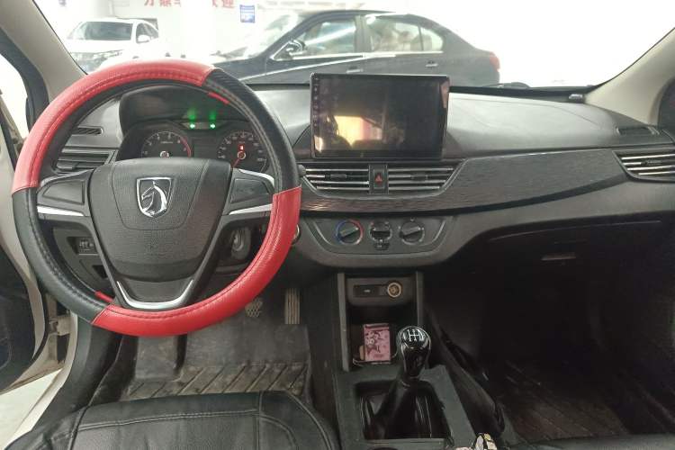 Used Baojun 310 2016 1.2L manual Comfort trim level Audio And AC Panel