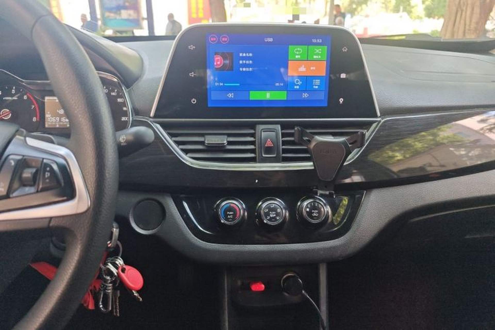 Used Baojun 310 2016 1.2L Manual Luxury Model Audio And AC Panel