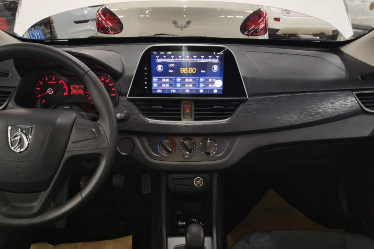 Used Baojun 310 2016 1.2L Manual Value Edition Audio And AC Panel