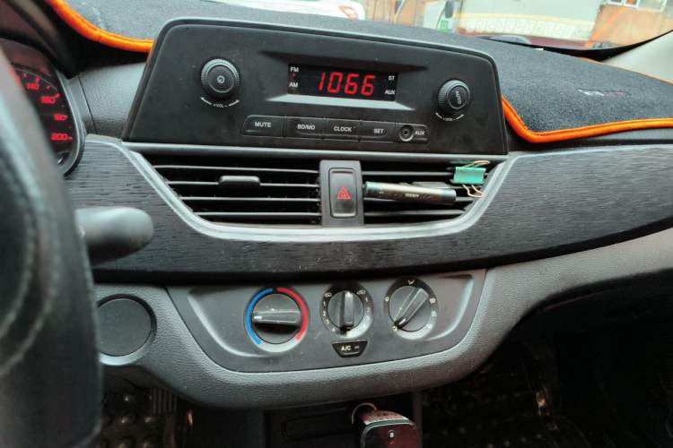 Used Baojun 310 2016 1.2L Manual Value Edition Audio And AC Panel