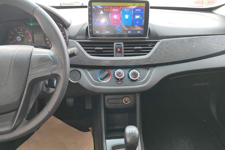 Used Baojun 310 2016 1.2L Manual Value Edition Audio And AC Panel