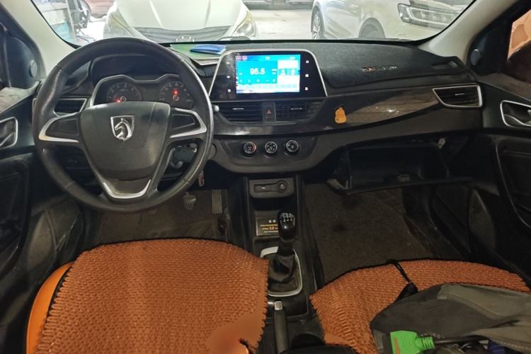 Used Baojun 310 2016 1.2L Manual Fashionable Edition Center Console