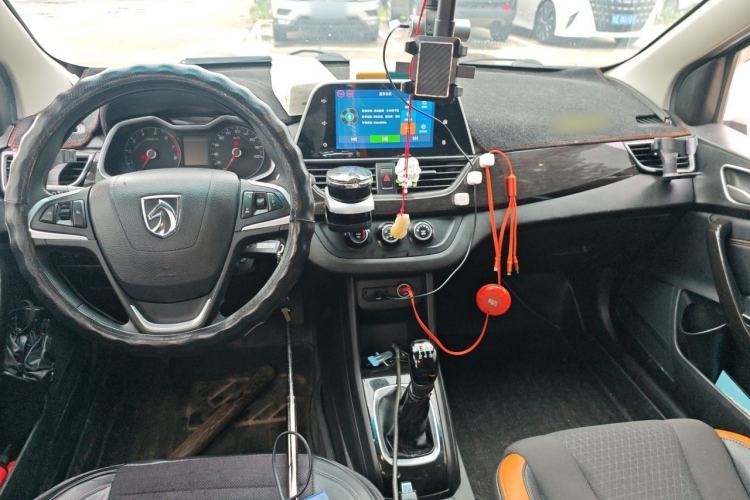Used Baojun 310 2016 1.2L Manual Fashionable Edition Center Console