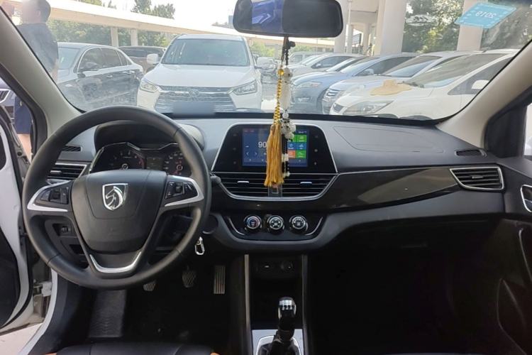 Used Baojun 310 2016 1.2L Manual Luxury Model Center Console