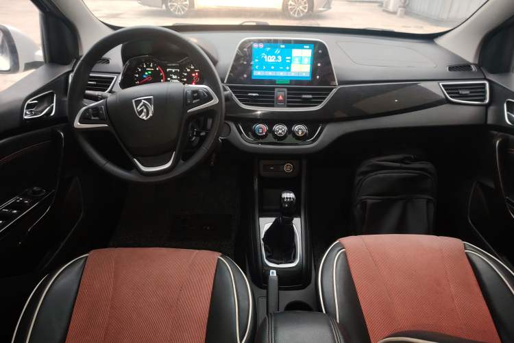 Used Baojun 310 2016 1.2L Manual Luxury Model Center Console