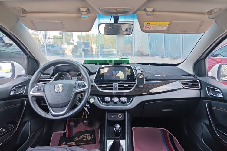 Used Baojun 310 2016 1.2L Manual Luxury Model Center Console