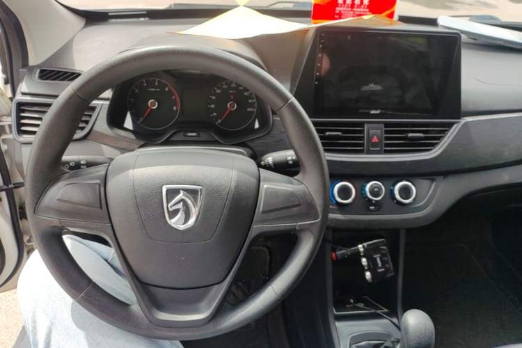Used Baojun 310 2016 1.2L Manual Value Edition Center Console