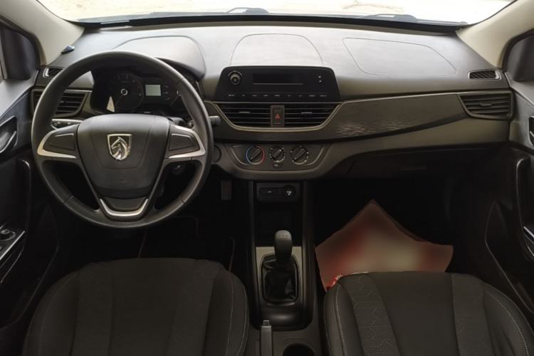 Used Baojun 310 2016 1.2L manual Comfort trim level Center Console