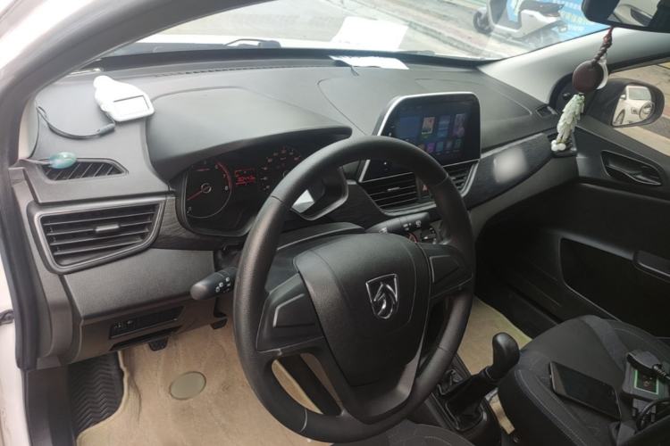 Used Baojun 310 2016 1.2L Manual Value Edition Center Console