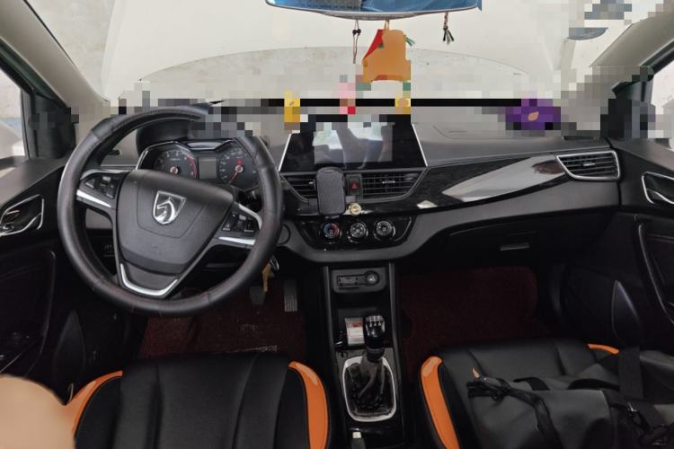 Used Baojun 310 2016 1.2L Manual Luxury Model Center Console