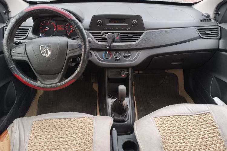 Used Baojun 310 2016 1.2L Manual Value Edition Center Console