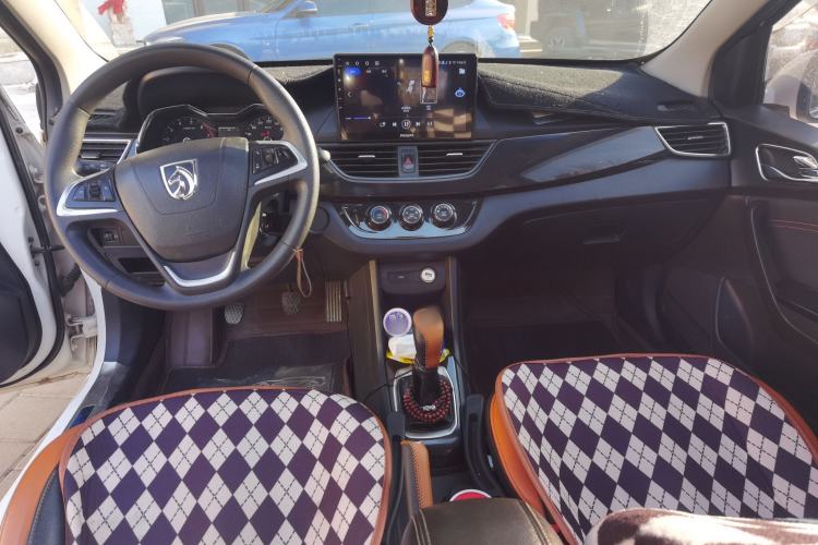 Used Baojun 310 2016 1.2L Manual Luxury Model Center Console