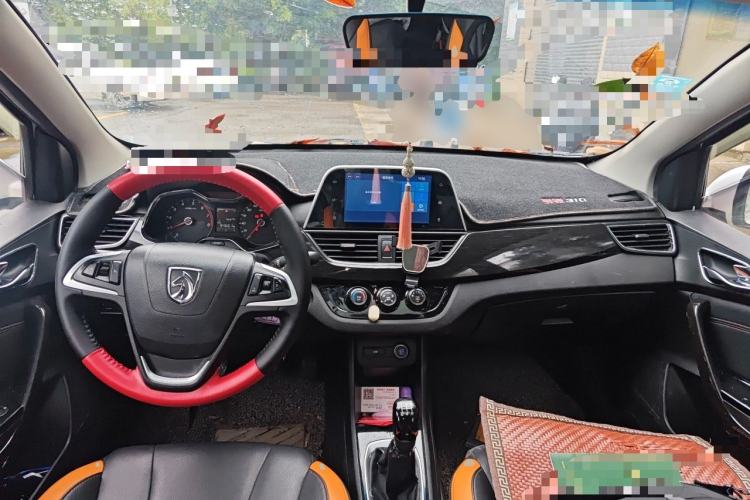 Used Baojun 310 2016 1.2L Manual Luxury Model Center Console