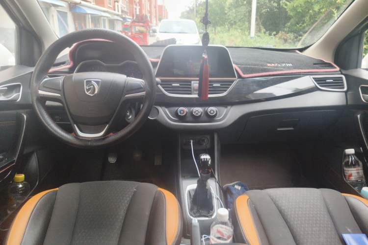 Used Baojun 310 2016 1.2L Manual Fashionable Edition Center Console