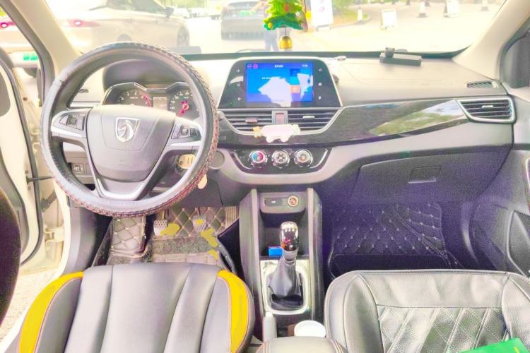 Used Baojun 310 2016 1.2L Manual Luxury Model Center Console
