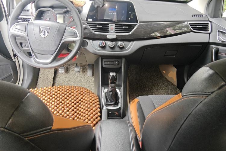 Used Baojun 310 2016 1.2L Manual Fashionable Edition Center Console