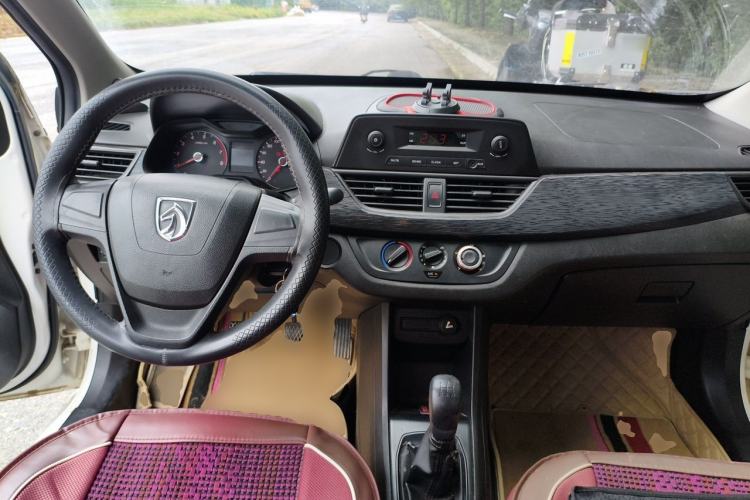 Used Baojun 310 2016 1.2L Manual Value Edition Center Console