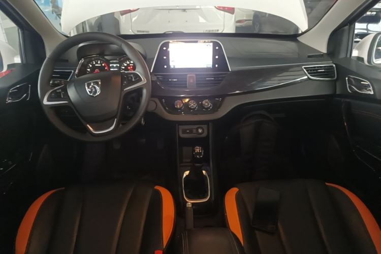 Used Baojun 310 2016 1.2L Manual Luxury Model Center Console
