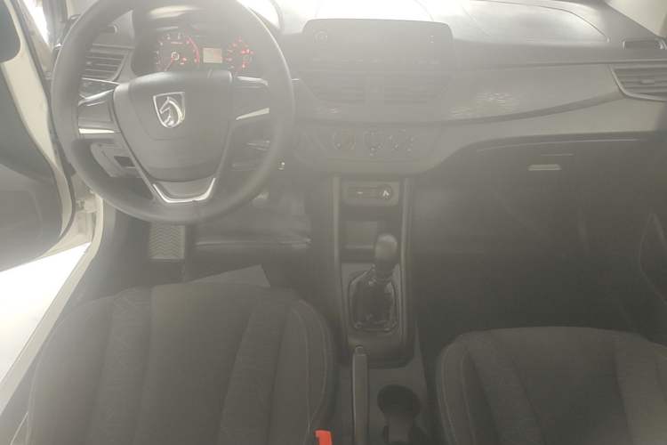 Used Baojun 310 2016 1.2L manual Comfort trim level Center Console