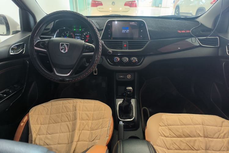 Used Baojun 310 2016 1.2L Manual Luxury Model Center Console