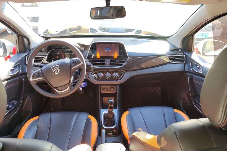 Used Baojun 310 2016 1.2L Manual Luxury Model Center Console