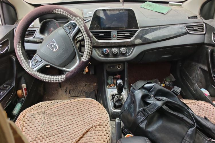 Used Baojun 310 2016 1.2L Manual Luxury Model Center Console