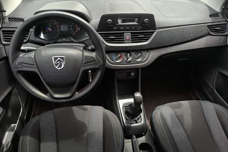 Used Baojun 310 2016 1.2L Manual Value Edition Center Console